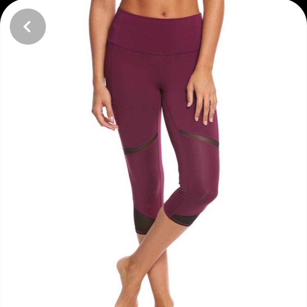 Alo Yoga High-Waist Align Capri In Juneberry/Black; Size S